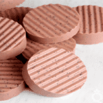 Sapone fuso e versato fai da te alla rosa canina