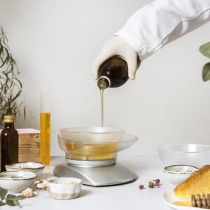 Fabrication de bougies avec de l'huile de parfum Conseils pour une diffusion de parfum parfaite